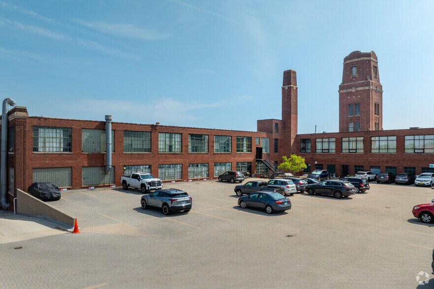 More Photos Of 1240 N Homan Ave, Chicago Light Distribution For Lease