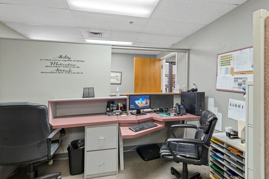 More Photos Of 1624 N Meadowcrest Blvd, Crystal River Manufacturing For Lease