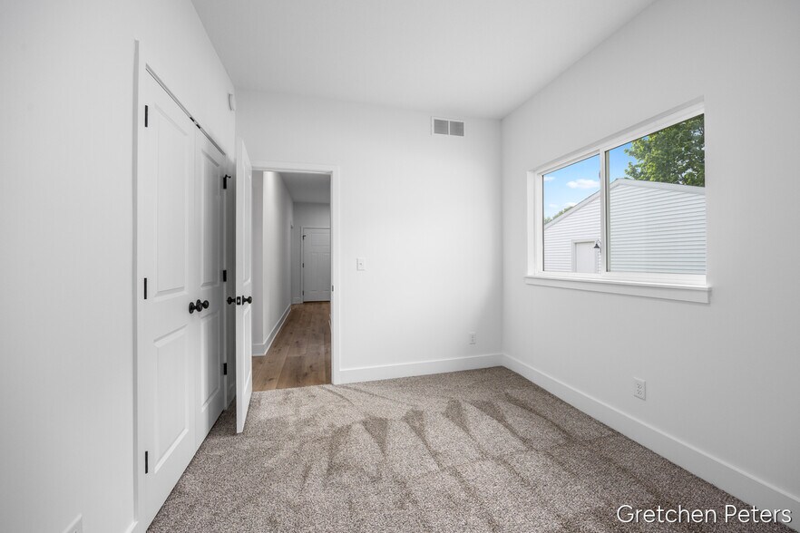 More Photos Of 5352 Plainfield Ave NE, Grand Rapids Storefront Retail Residential For Sale