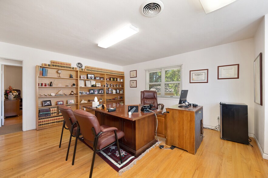 More Photos Of 1407-1409 Lincoln Way, Auburn Office For Sale