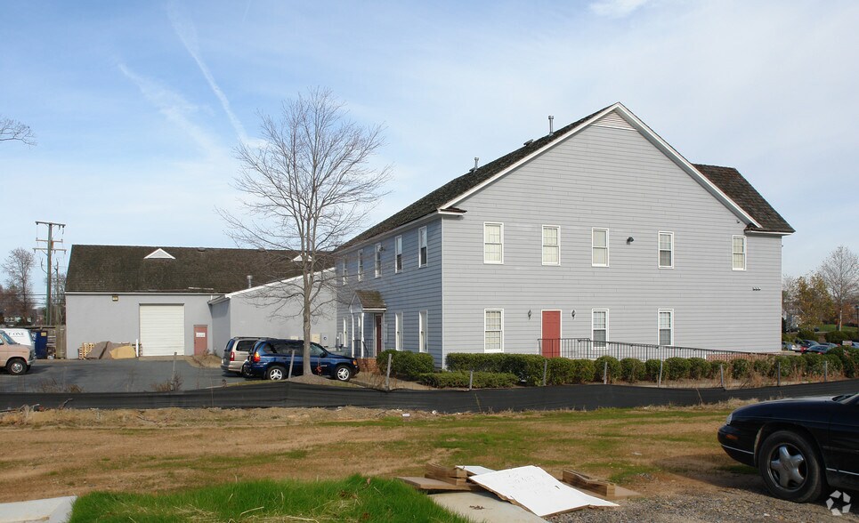 More Photos Of 13700-13702 Village Mill Dr, Midlothian Office For Lease