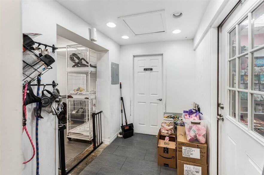 More Photos Of 18-20 E Plant St, Winter Garden General Retail For Sale