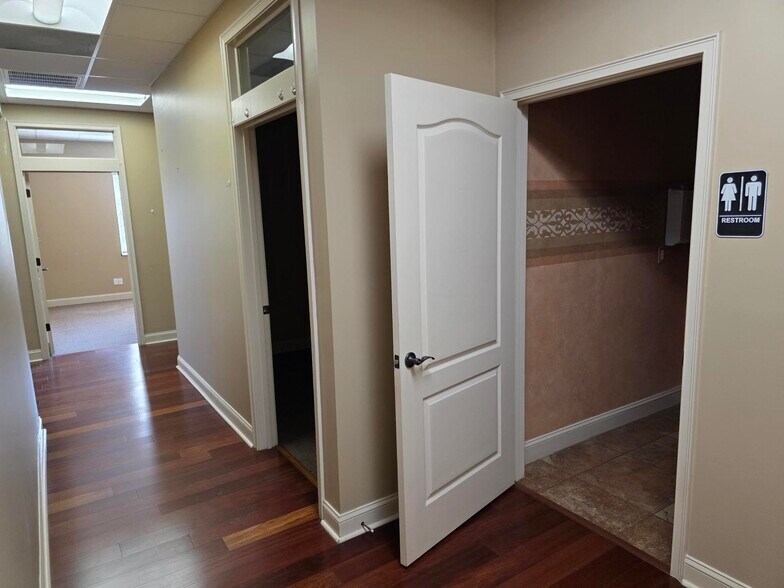 More Photos Of 2505-2511 Seven Springs Blvd, New Port Richey Office For Sale