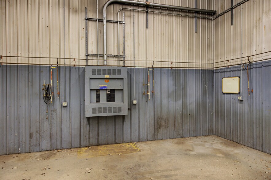 More Photos Of 180 Ushers Rd, Round Lake Warehouse For Sale