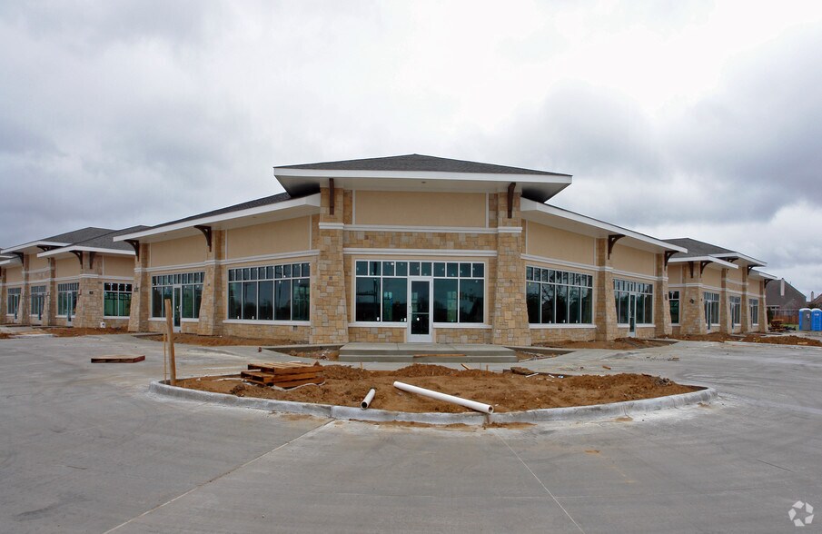 More Photos Of 8861 Davis Blvd, Keller Medical For Lease