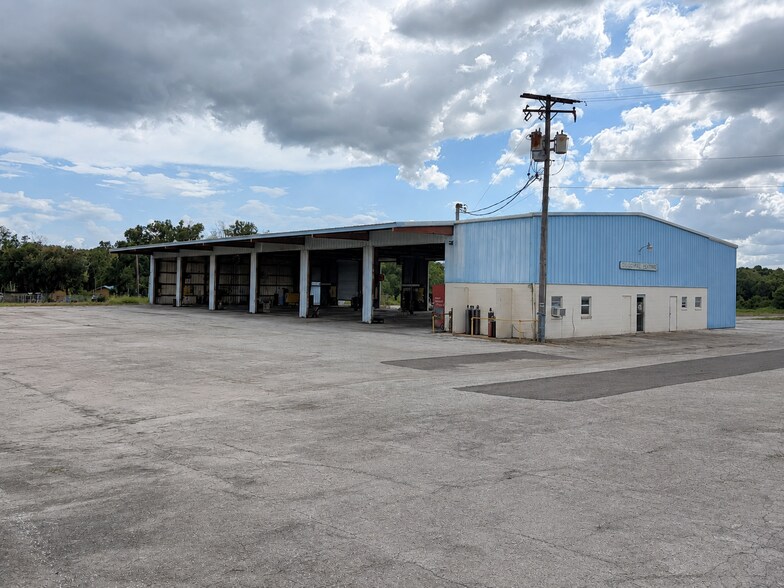 Primary Photo Of 100 Thornhill Rd, Auburndale Manufacturing For Lease