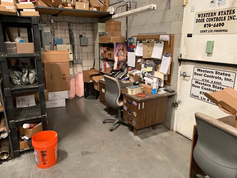 More Photos Of 4364 E Alexander Rd, Las Vegas Warehouse For Lease