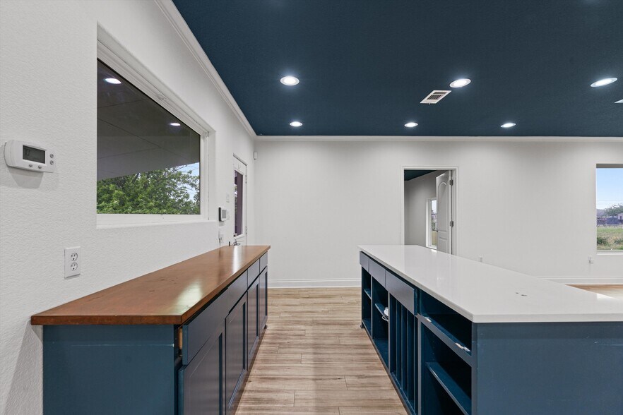 More Photos Of 2023 Main St, Liberty Hill Office For Sale