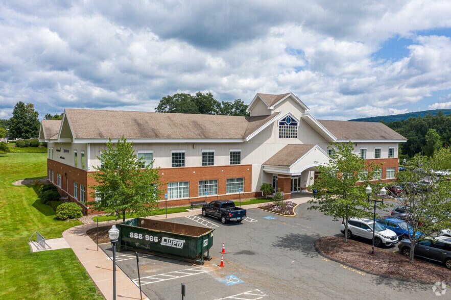 More Photos Of 100 Simsbury Rd, Avon Medical For Lease
