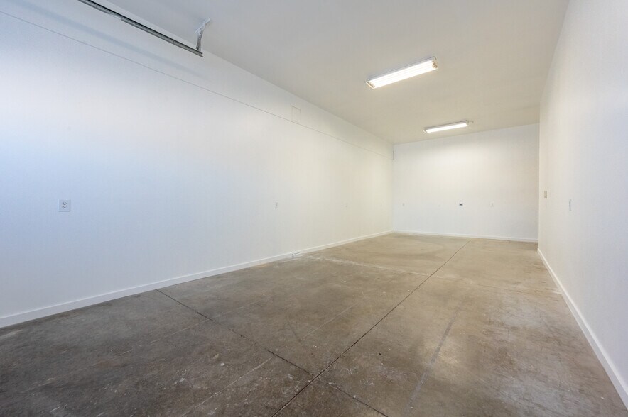 More Photos Of 211 Jetway Dr, Belgrade Flex For Sale