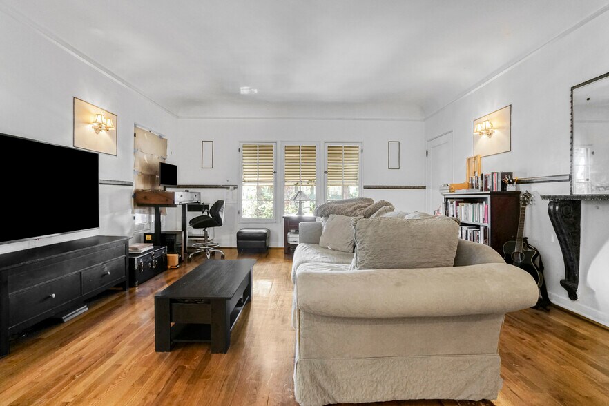 More Photos Of 7063 Lanewood Ave, Los Angeles Apartments For Sale