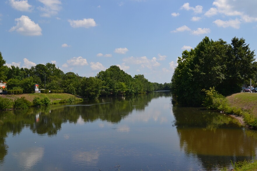 More Photos Of 901 Eden Way, Chesapeake Freestanding For Lease