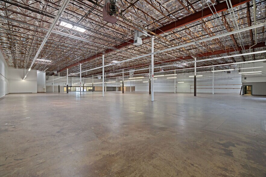 More Photos Of 15201-15207 Midway Rd, Addison Distribution For Lease