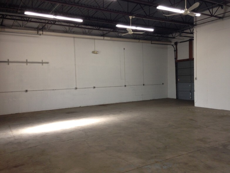 More Photos Of 578 Rock Rd, East Dundee Warehouse For Lease