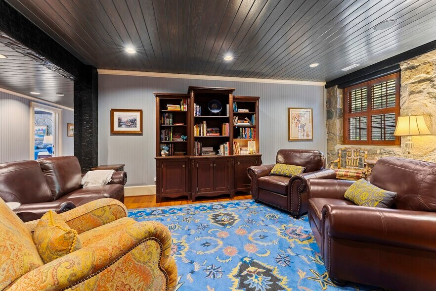 More Photos Of 60 Woodside Dr, Brevard Hospitality For Sale