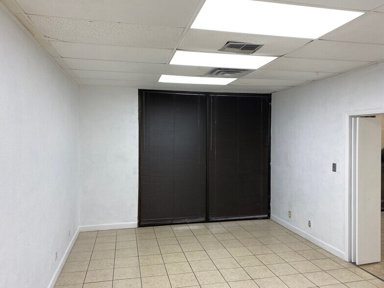 More Photos Of 4218-4220 Centergate St, San Antonio Research And Development For Lease