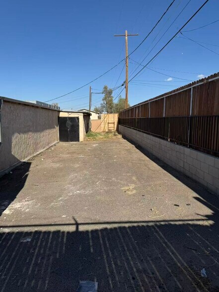 More Photos Of 25647 Main St, Barstow Bar For Sale