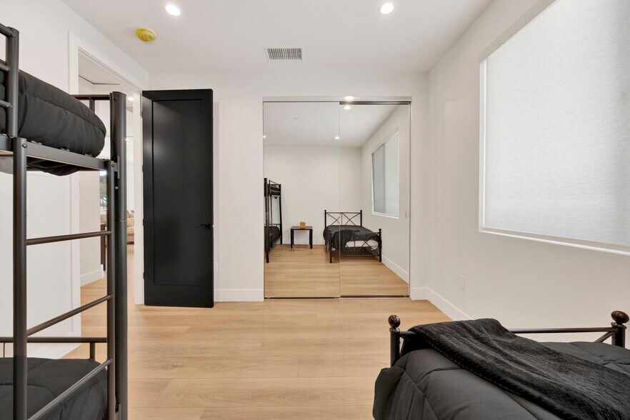 More Photos Of 7410 Denny Ave, Sun Valley Healthcare For Sale
