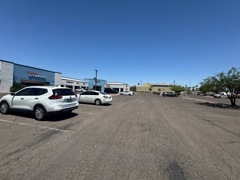 More Photos Of 116 N Lindsay Rd, Mesa Unknown For Lease