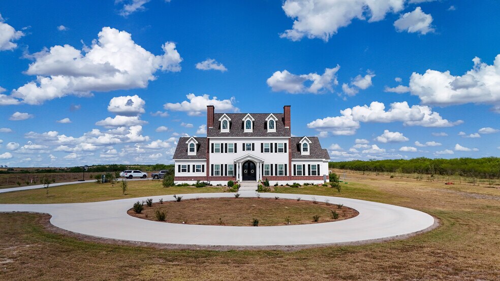 Primary Photo Of 741 County Road 159, Kenedy Flex For Sale