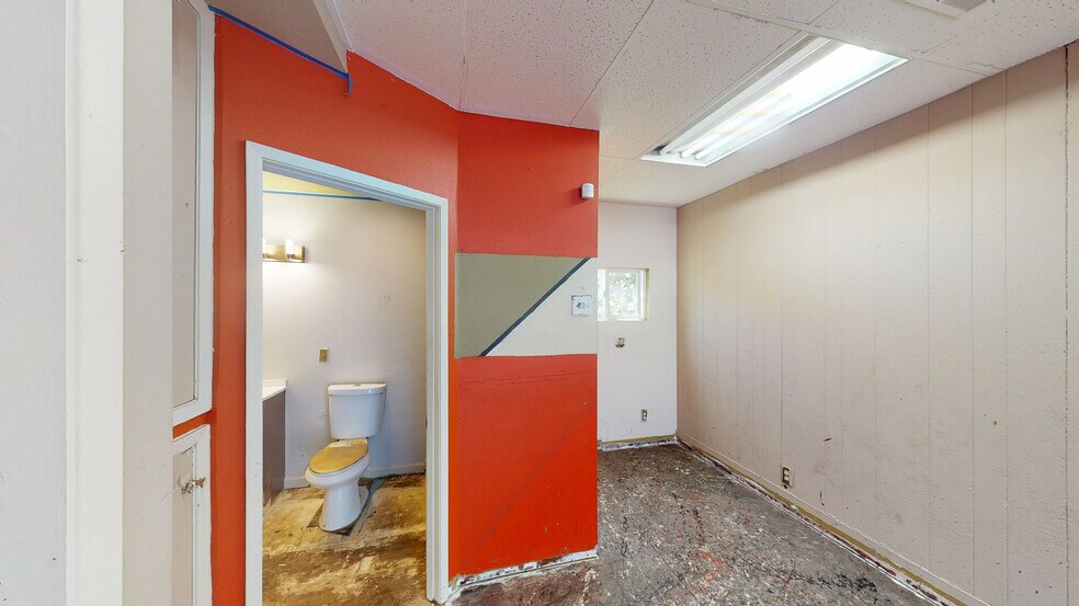More Photos Of 10901 MacArthur Blvd, Oakland Office For Lease