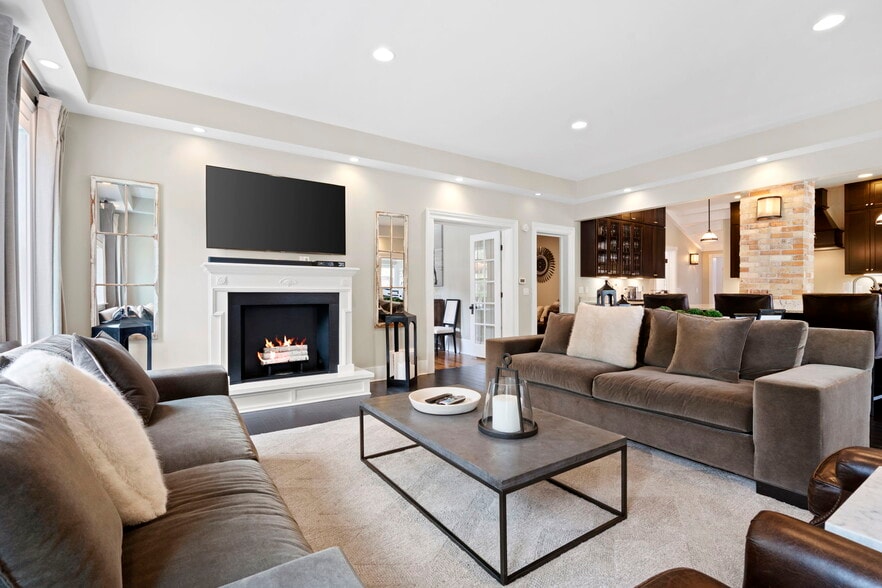 More Photos Of 612 N Lakeshore Dr, Ludington Hotel For Sale