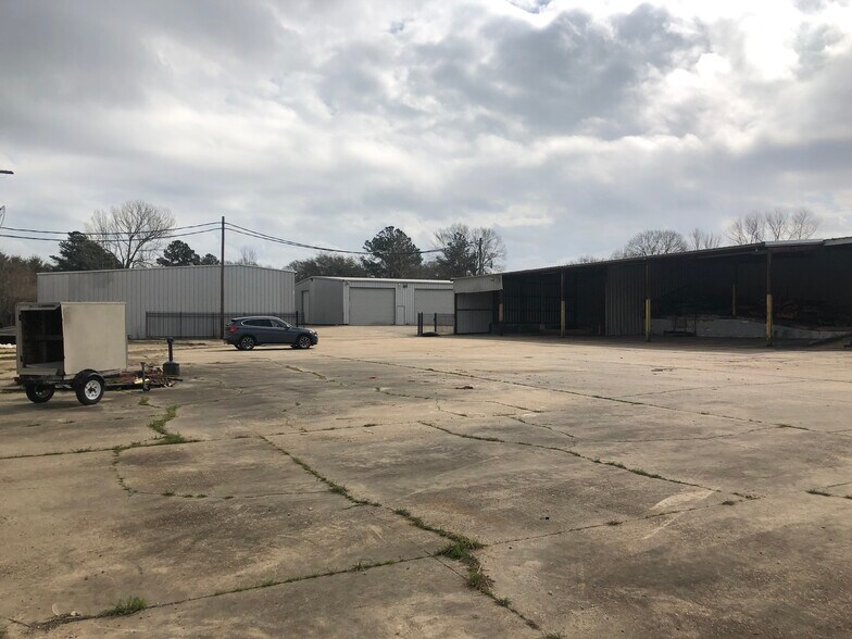 More Photos Of 3000 Main St, Baker Warehouse For Lease