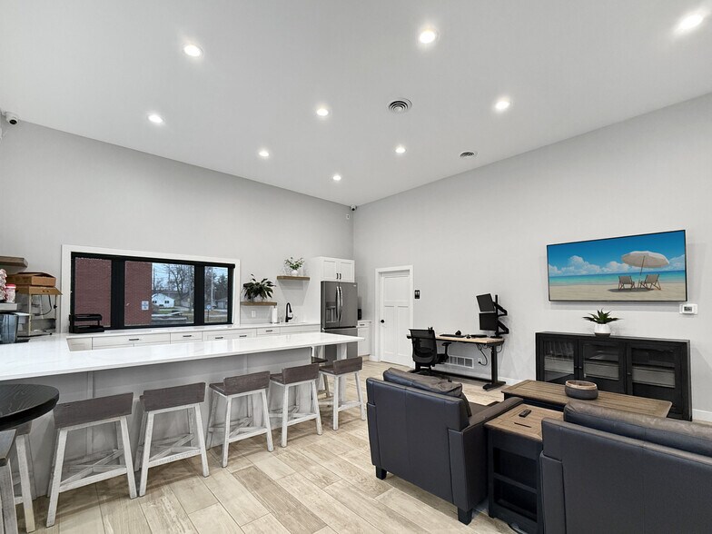 More Photos Of 204 S Main St, Woodward General Retail For Sale