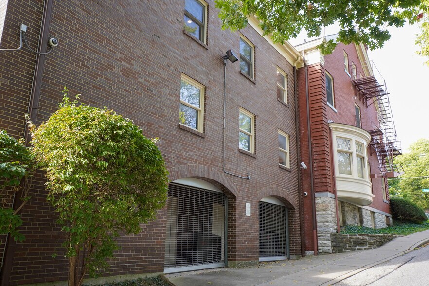 More Photos Of 2406 Auburn Ave, Cincinnati Office Residential For Sale