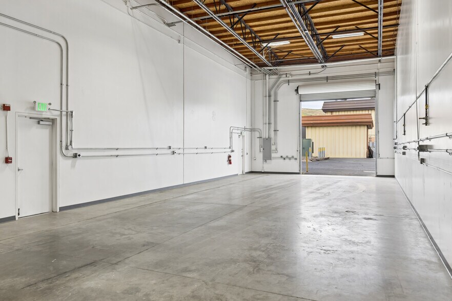 More Photos Of 156 Camino Oruga, Napa Warehouse For Lease
