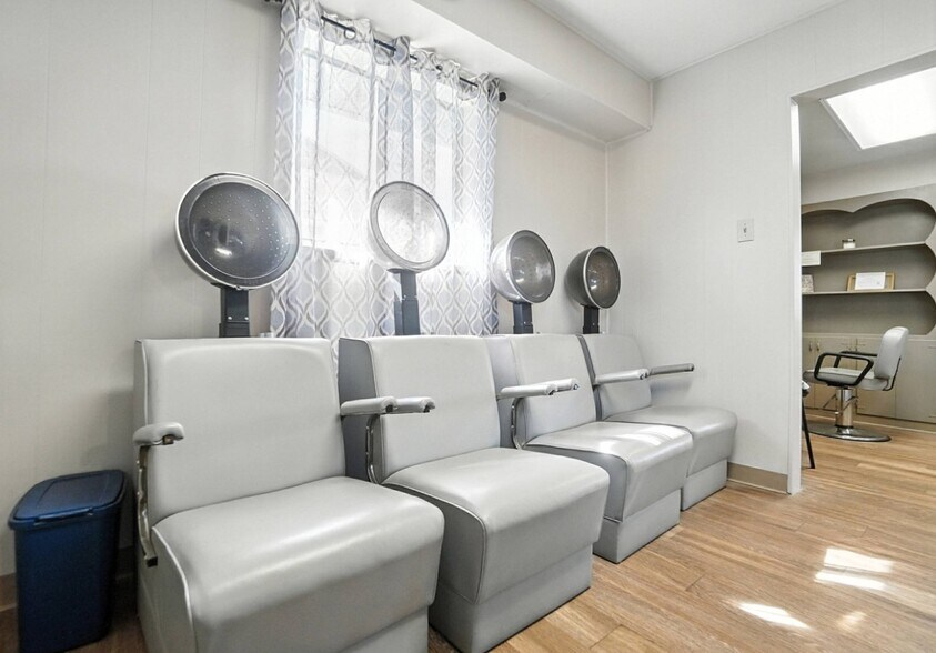 More Photos Of 5402-5404 N Main St, Dayton Office For Sale