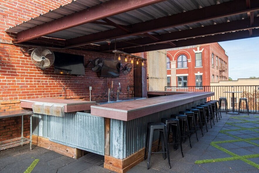 More Photos Of 132 N Patterson St, Valdosta Restaurant For Sale