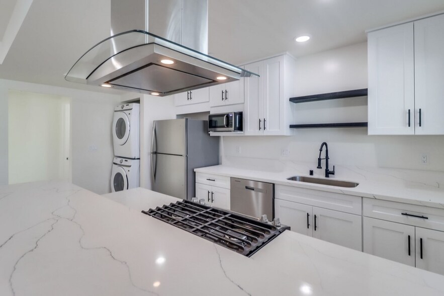 More Photos Of 1478 Hornblend St, San Diego Apartments For Sale