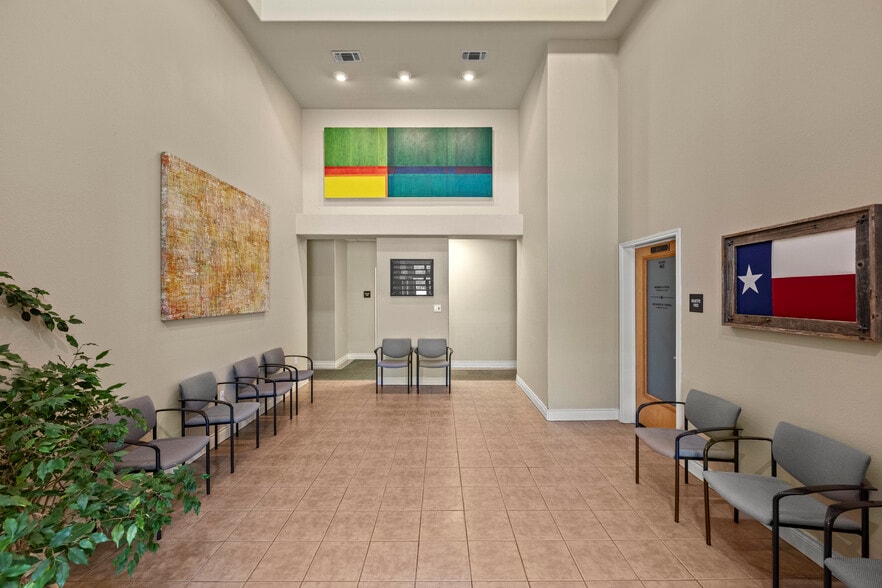 More Photos Of 1921 Corporate Dr, San Marcos Office For Lease