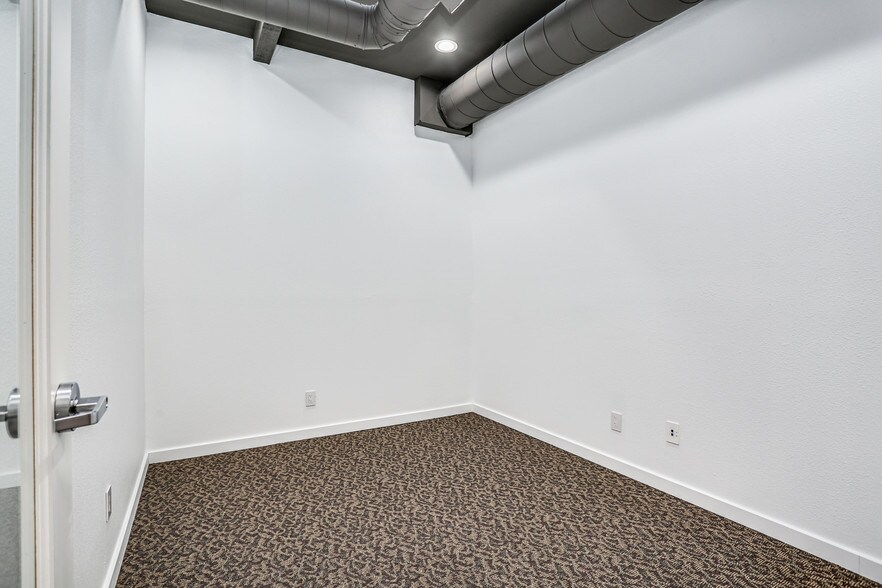 More Photos Of 750 E Tahquitz Canyon Way, Palm Springs Office For Lease