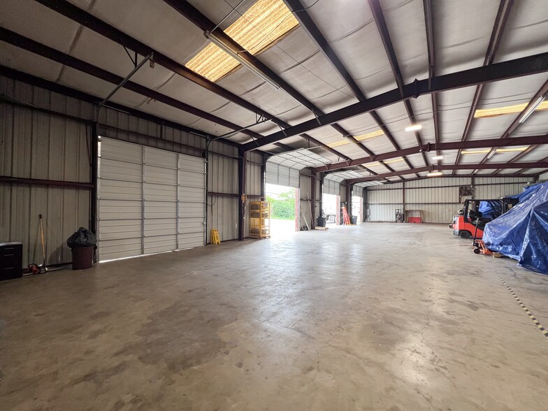 More Photos Of 13250 Lookout Rd, San Antonio Warehouse For Sale