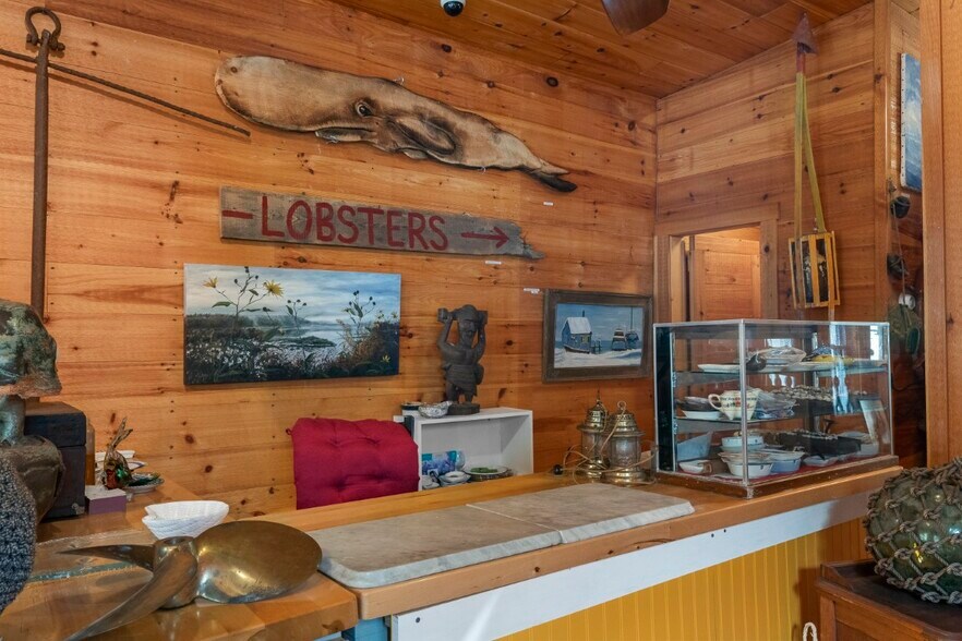 More Photos Of 10 McKown St, Boothbay Harbor Storefront For Sale