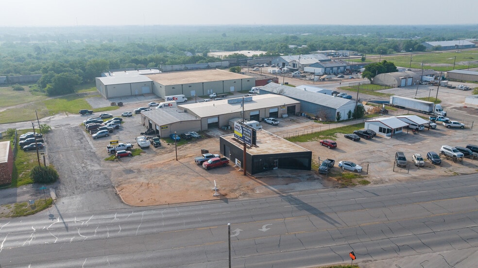 More Photos Of 509 S Treadaway Blvd, Abilene Flex For Sale
