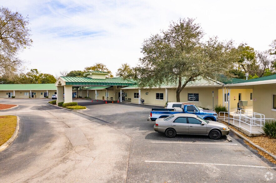 More Photos Of 425-427 S Parsons Ave, Brandon Medical For Lease