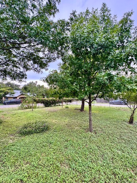 More Photos Of 143 N West St, Bertram Flex For Sale
