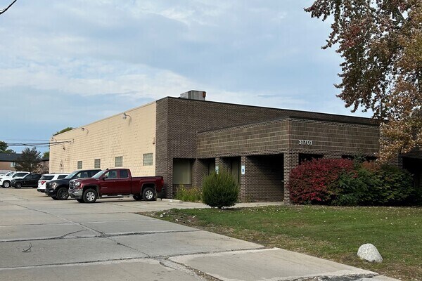 More Photos Of 31701 Research Park Dr, Madison Heights Distribution For Lease