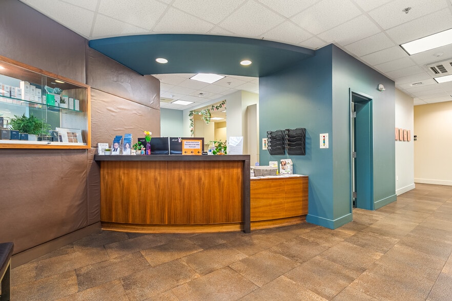 More Photos Of 905 Squalicum Way, Bellingham Flex For Sale