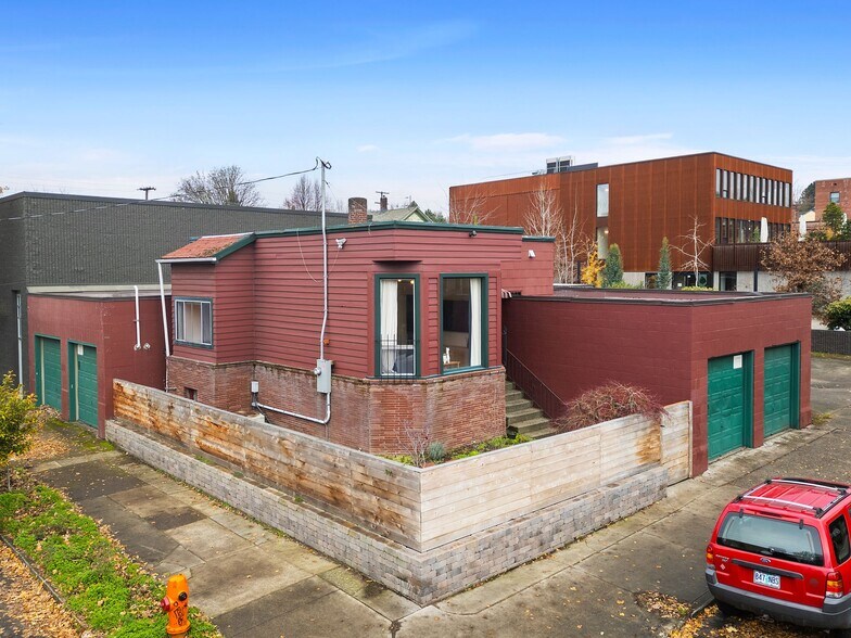 More Photos Of 1305 SE Belmont St, Portland Office For Sale