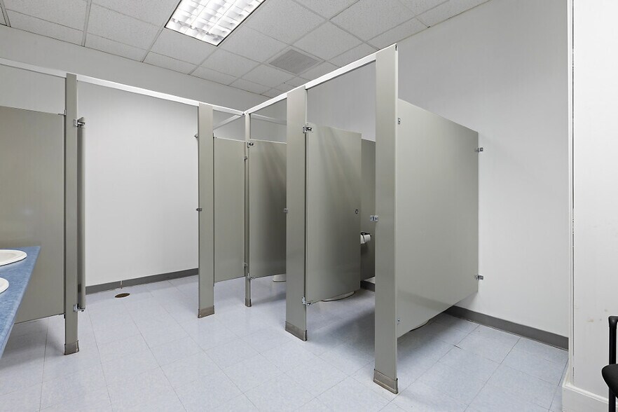 More Photos Of 4 Industrial Pky, Brunswick Manufacturing For Lease