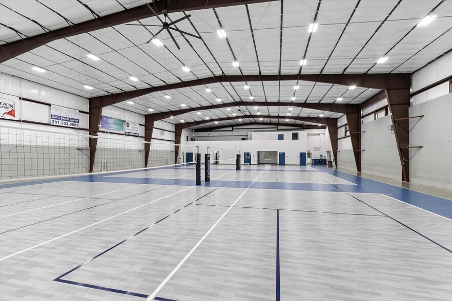 More Photos Of 12110 Old Montgomery Rd, Willis Light Distribution For Sale