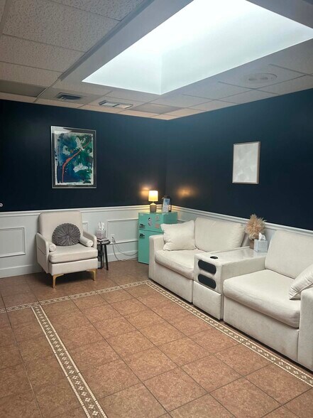 More Photos Of 250 Foxglove Dr, Mount Sterling Medical For Lease