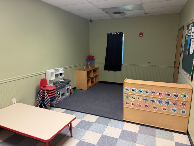 More Photos Of 5225 N 158th Ave, Omaha Daycare Center For Lease