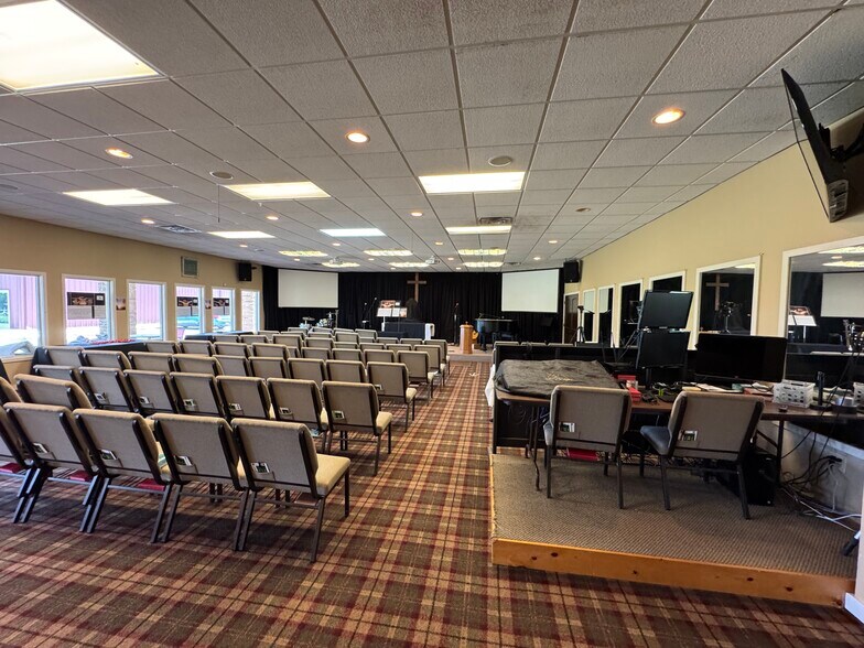 More Photos Of 2130 Country Club Rd, Palestine Golf Course Driving Range For Sale