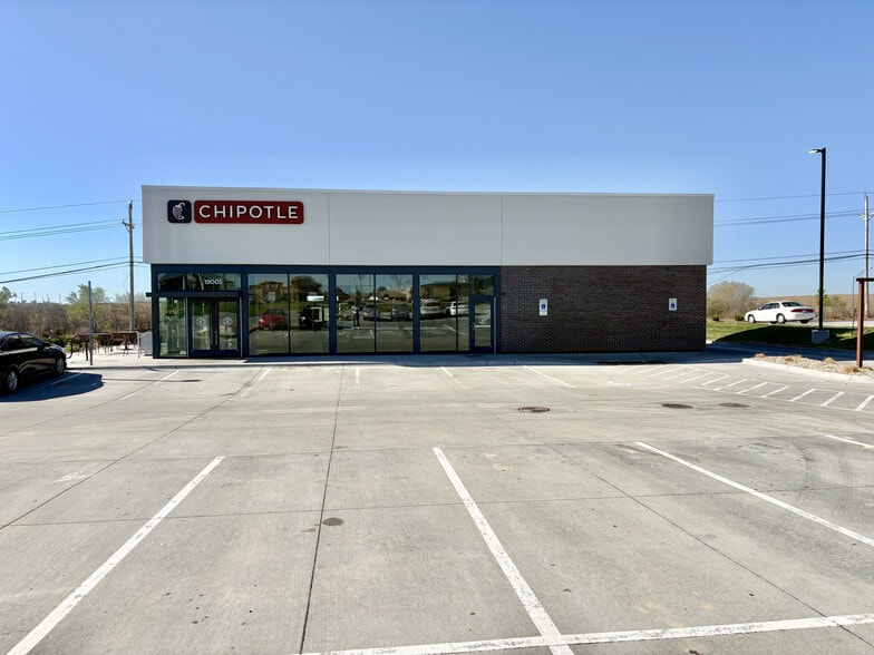 More Photos Of 19005 Oakmont Dr, Omaha Fast Food For Sale