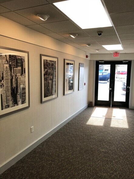 More Photos Of 36-40 N Van Brunt St, Englewood Office For Lease